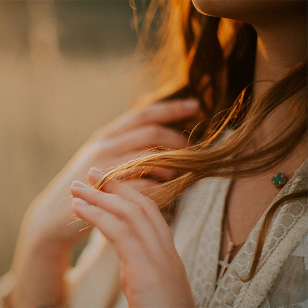Mujer con cabello sano